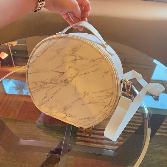 Beautiful marbled make up travel case - Picture 6 of 11